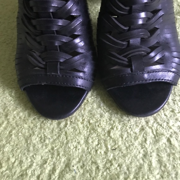 Vince Camuto Emore Black Leather Heel Sandals - Picture 5 of 9